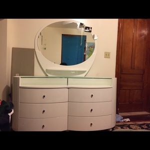 White wood laminated dresser six draw